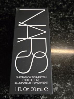 NARS Sheer Glow Foundation - Sheer Glow (30 mL) Color Medium 1.2 Patagonia